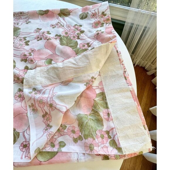 Vintage 1970s curtain, dramatic oversized pink flowers, sheer, rod heading panel - Picture 8 of 10